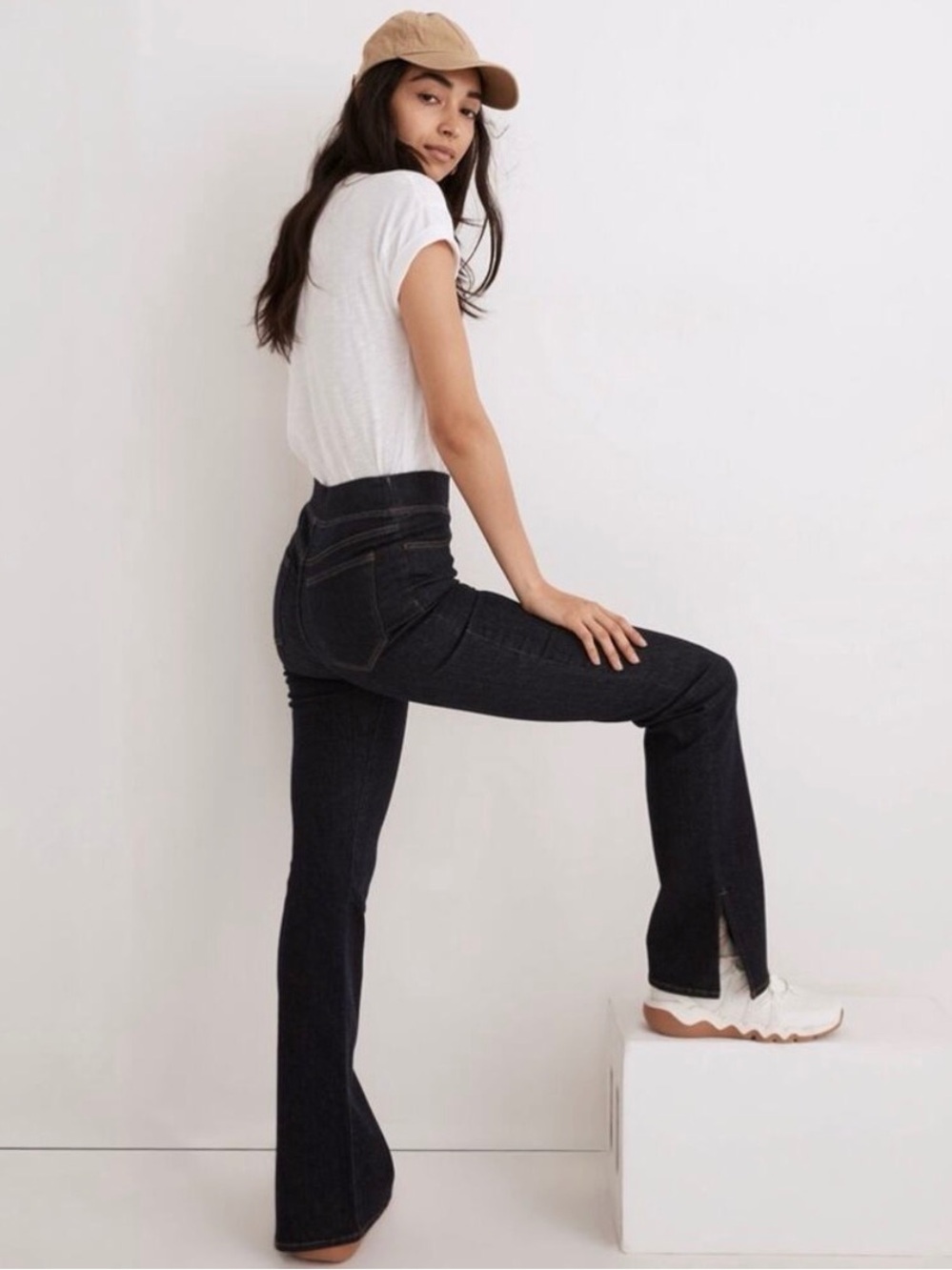 NWT Madewell Flare Jeans in Havenly Wash
NG608 Size 29